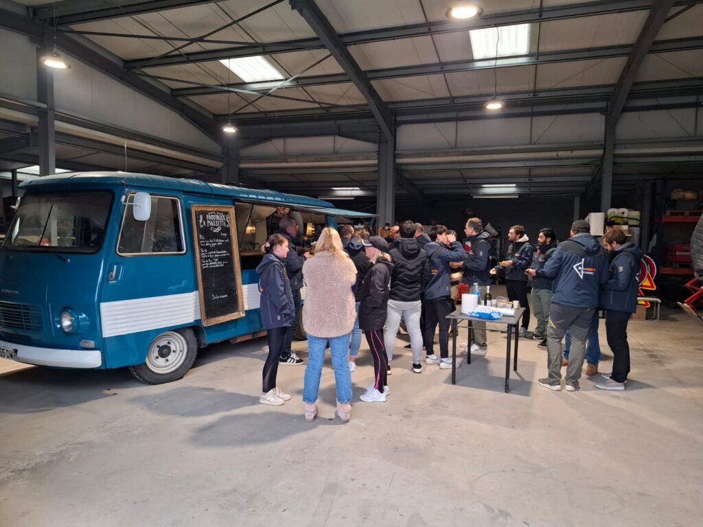 Food Truck improvisé avec débats passionnés : qui a la meilleure maîtrise des fondations du grill ?